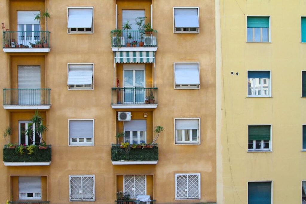 Photo Minimalist Approaches to Urban Living
