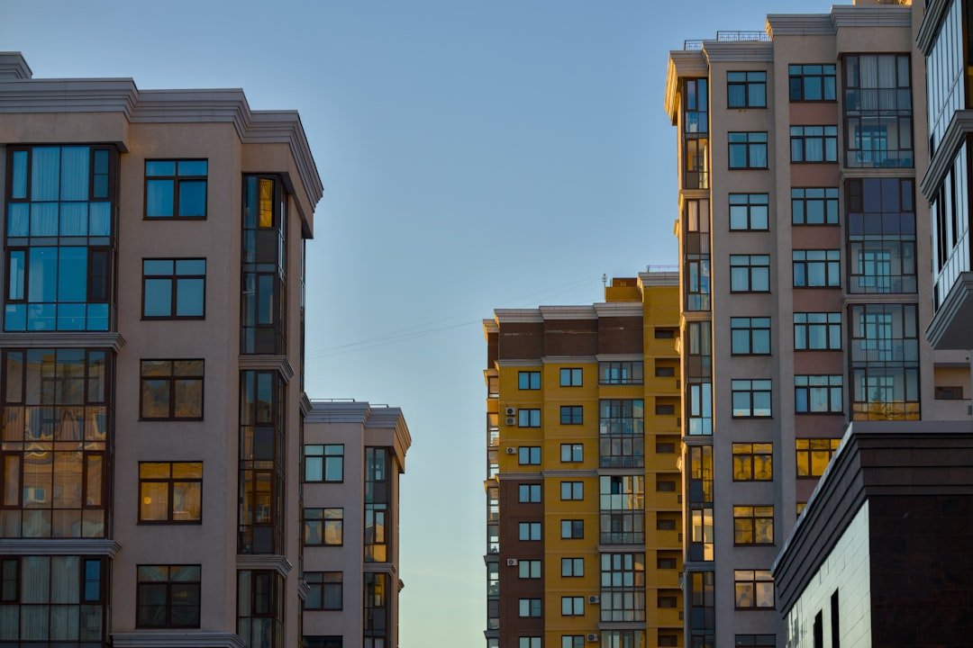 Photo Negotiating Commercial Real Estate Leases